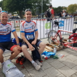 Sepp und Tobi beim Aufräumen der Wechselzone